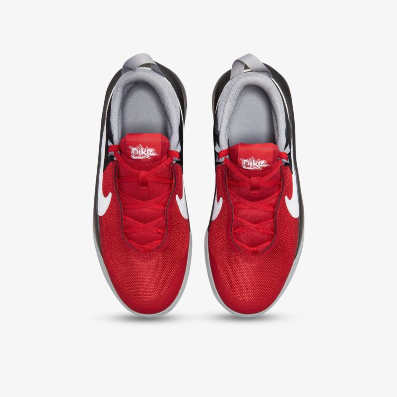 Stylische rote Sportschuhe mit wendbarem Design und komfortabler Passform. Perfekt für Freizeit und Training.