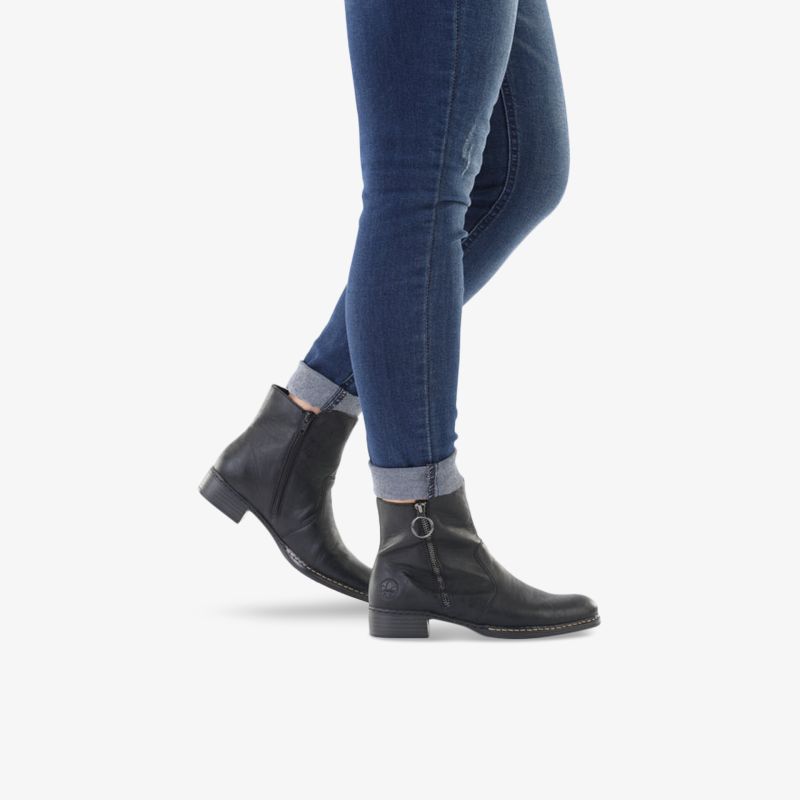 Elegante schwarze Stiefeletten mit komfortablem Absatz, ideal für vielseitige und stilvolle Looks.