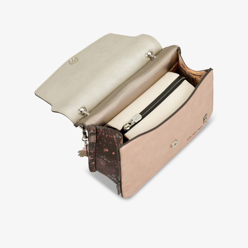 Offene Handtasche mit geräumigem Innenfach, Reißverschlussfach und modernem, kompaktem Design seitlich sichtbar
