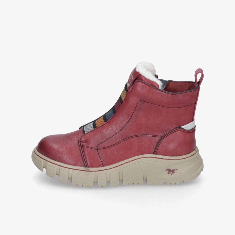 Roter Schuh mit warmer Innenfütterung, flexibler Gummischnürung und rutschfester Sohle für hohen Tragekomfort.