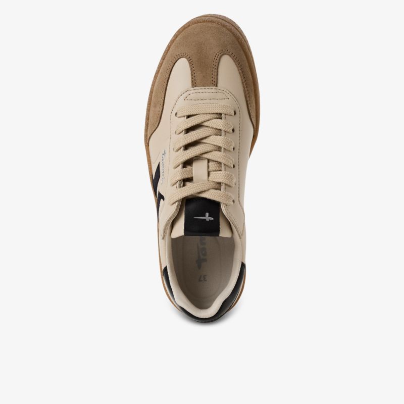 Beiger sportlicher Schuh mit Schnürsenkeln, bequem und langlebig, ideale Passform und modernes Design
