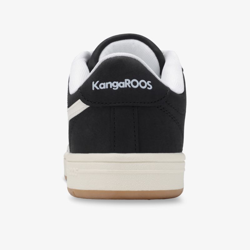 Rückansicht eines schwarzen KangaROOS Sneakers mit weißer Innenpolsterung und stabiler, cremiger Sohle