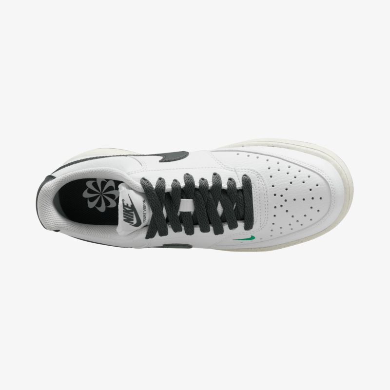 Moderner Sportschuh mit robuster Sohle und komfortabler, schnürbarer Passform aus atmungsaktivem Material