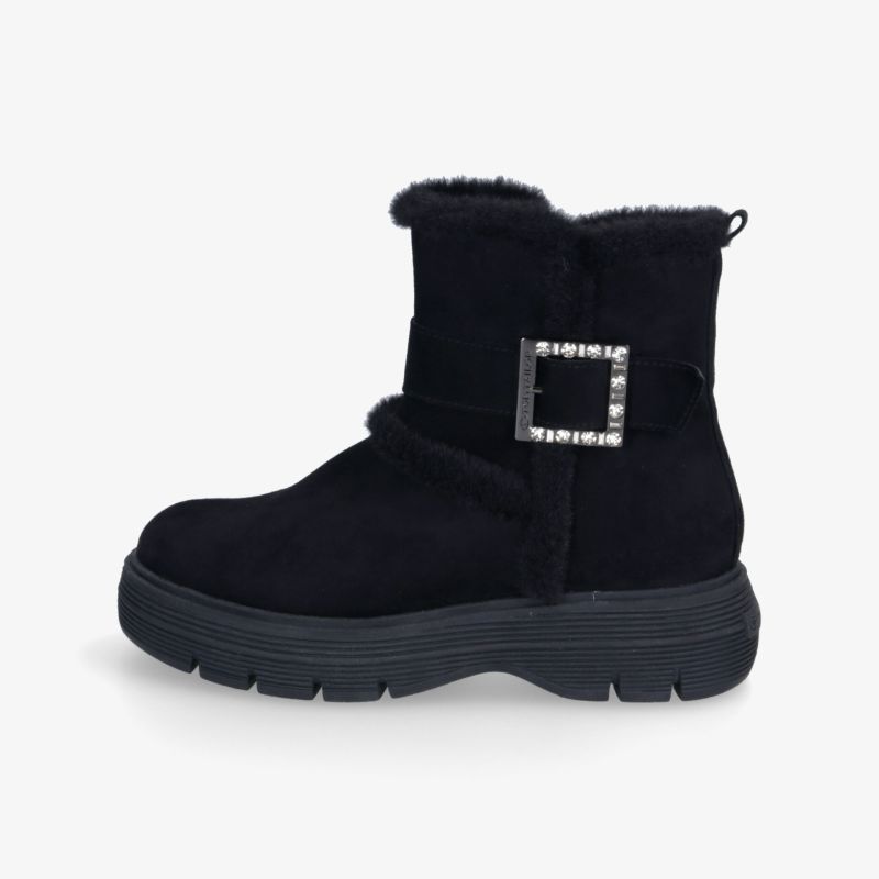 Eleganter schwarzer Winterboot mit Schnalle und Plateausohle für stilvolle Wärme und Komfort.