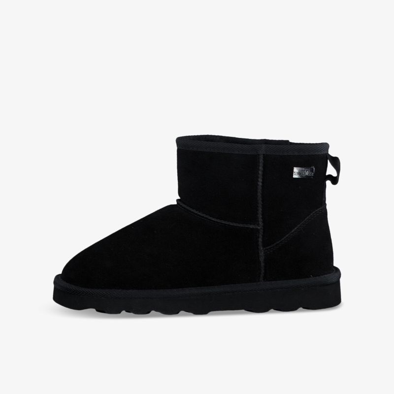 Elegante schwarze Boots mit warmer Fütterung und robuster Sohle, ideal für kalte Tage.