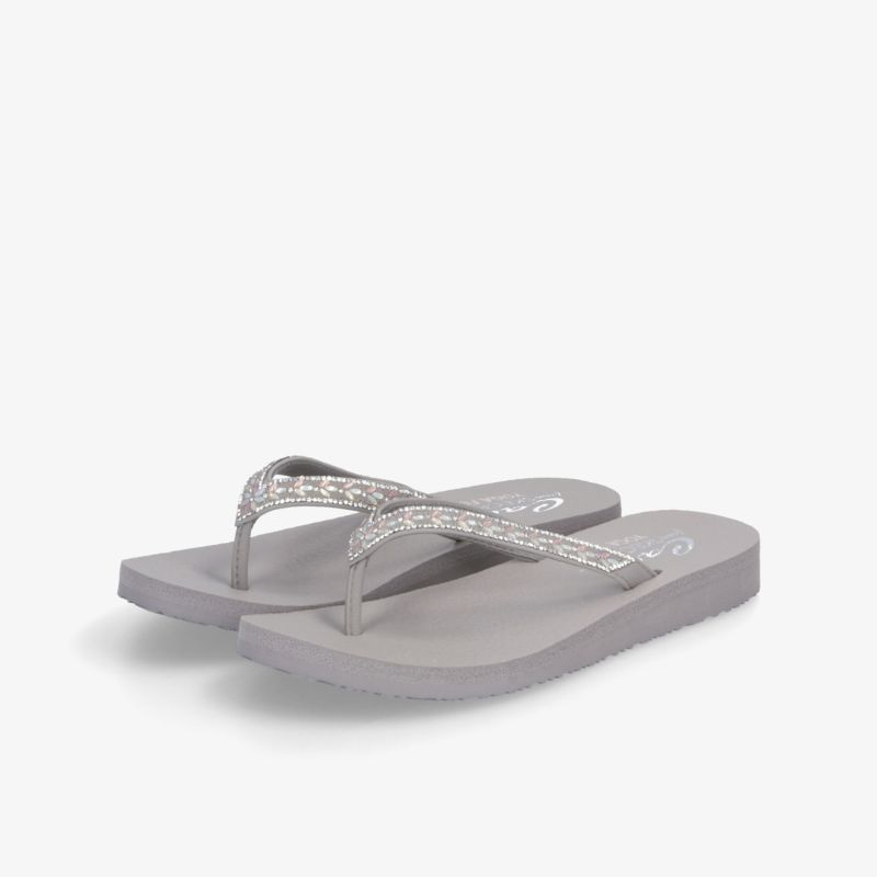Leichte graue Flipflops mit silbernem Riemen, bequem und modisch für sommerlichen Komfort