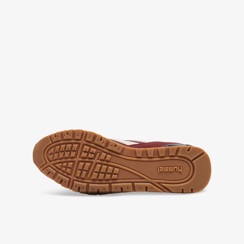 Detailaufnahme einer robusten und verschleißfesten Schuhsohle mit rutschfester Profilierung.