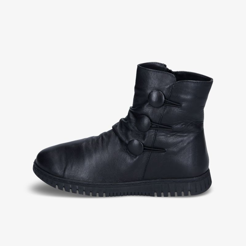 Schwarzer Stiefel mit weichem Material und rutschfester Sohle, bequeme Passform durch praktische Schnallen