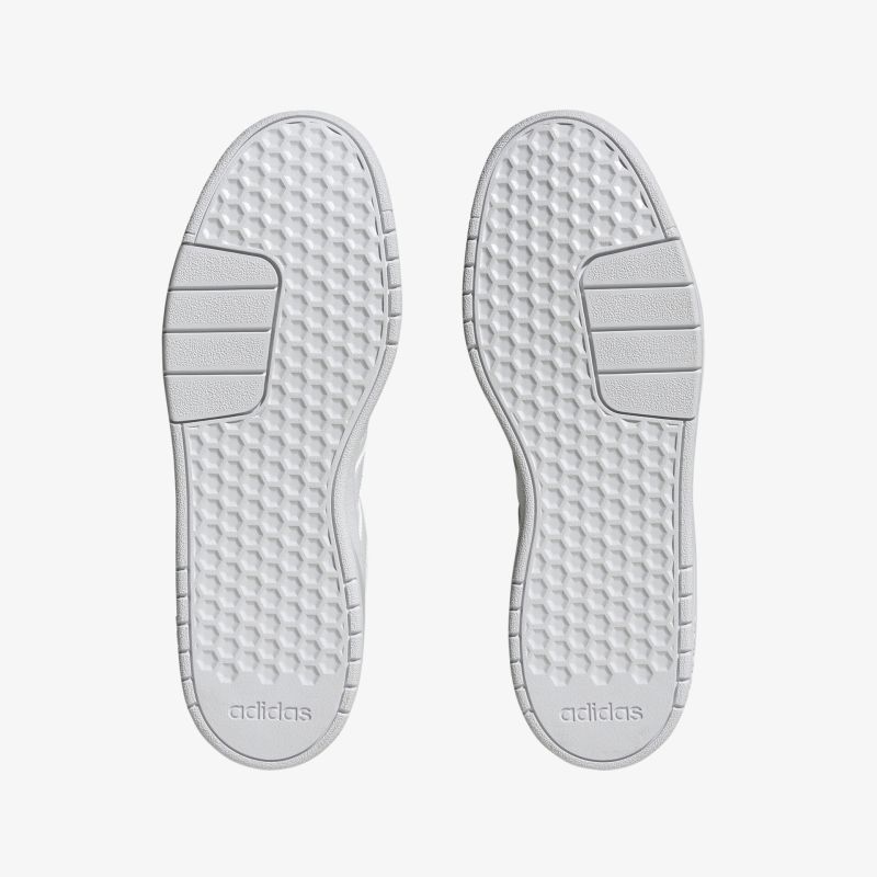 Hochwertige, rutschfeste Profilsohle für optimalen Komfort und Stabilität beim Gehen.