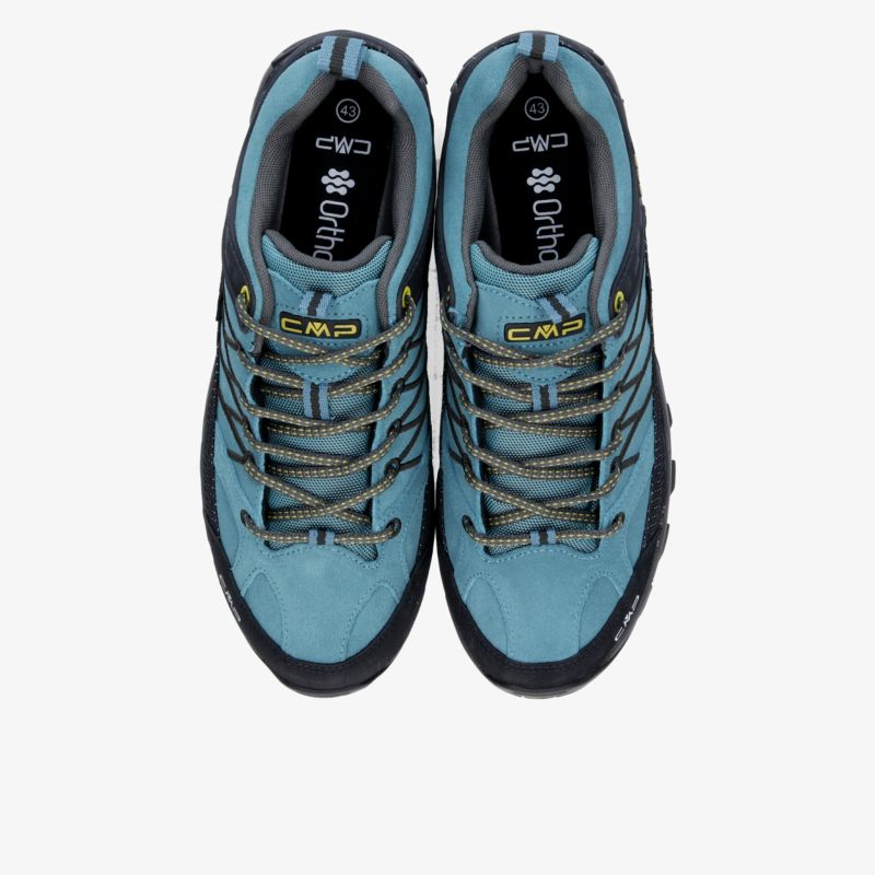 Blaues Paar Wanderschuhe mit rutschfester Sohle und bequemer Passform aus der Draufsicht