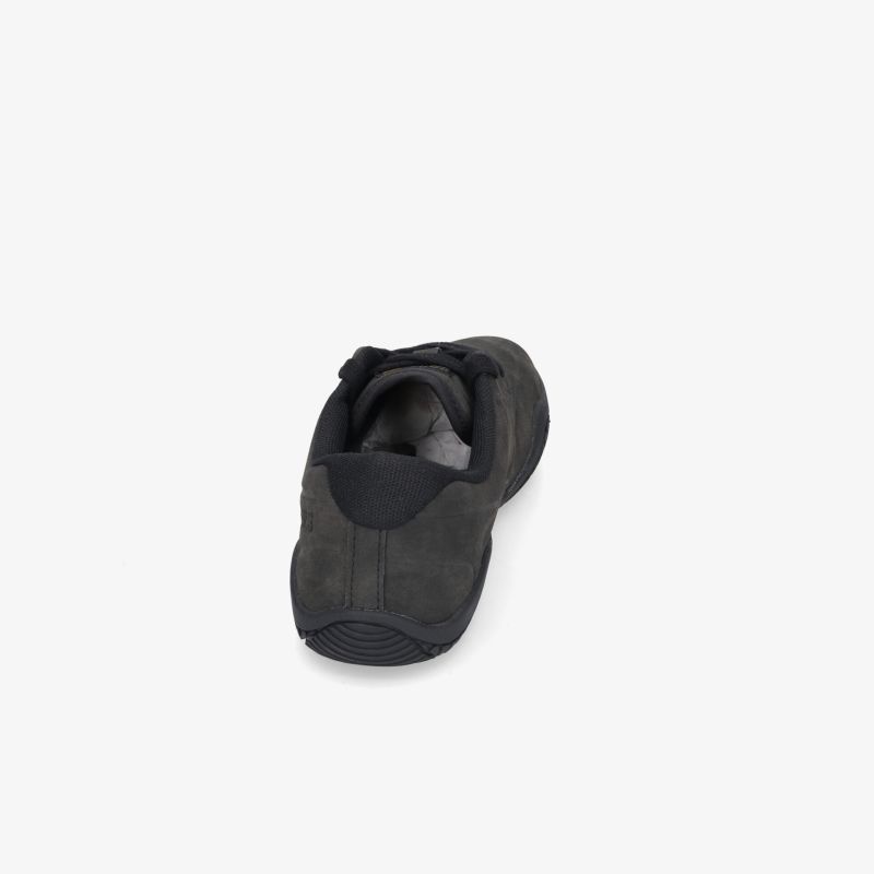 Schwarzer komfortabler Schuh mit gepolstertem Einstieg und flexibler Sohle, Rückansicht
