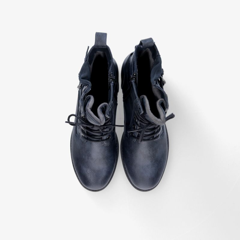 Elegante schwarze Lederschuhe mit robustem Schnürdesign und bequemer Passform für vielseitige Anlässe.