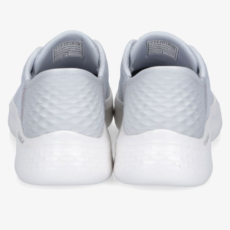 Leichte, stilvolle Schuhe in Grau mit atmungsaktivem Design und moderner Dämpfung, ideal für sportliche Aktivitäten.