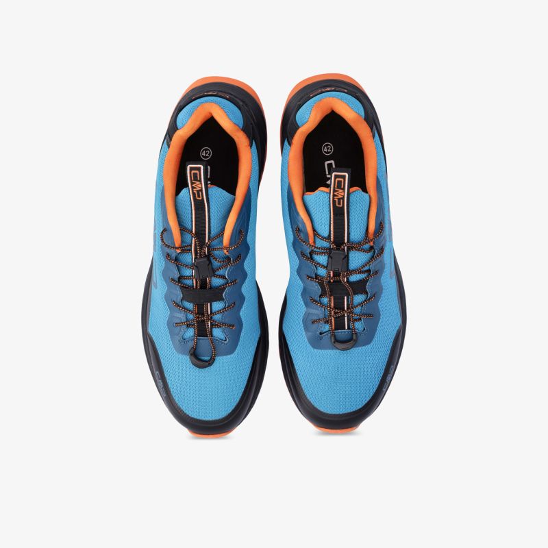 Stylische blaue und orange Sportschuhe mit modernem Design und optimalem Tragekomfort.