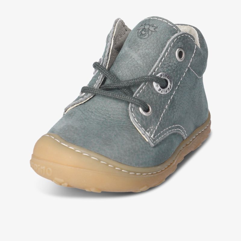 Bequemer, robuster Kinderschuh in blau mit rutschfester Sohle und stilvollem Design, ideal für Alltag und Spiel.