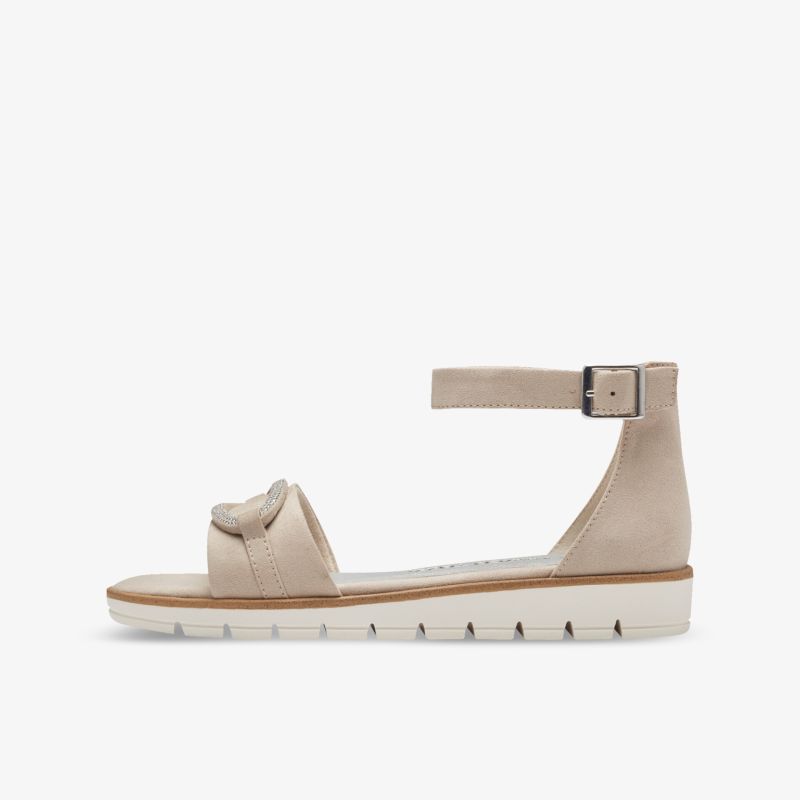 Bequeme beige Sandale mit verstellbarem Knöchelriemen und flacher Sohle für leichten Tragekomfort