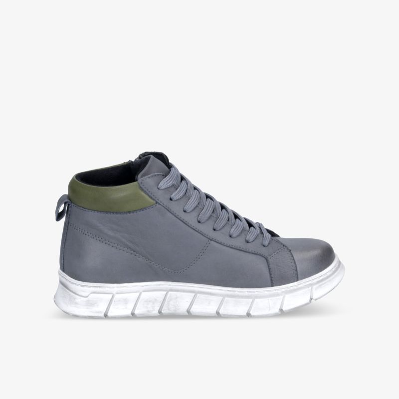 Grauer Sneaker mit hohem Schaft und flexibler weißer Sohle, komfortabel und modisch im urbanen Stil