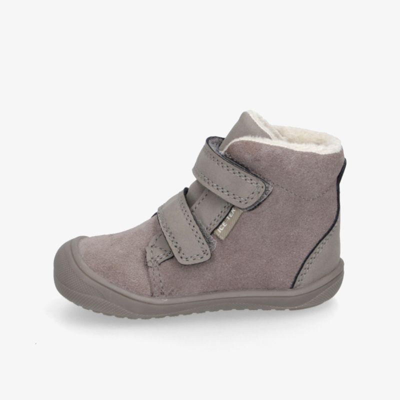 Warmer Kinderschuh mit flexiblem Material, rutschfester Sohle und praktischem Klettverschluss für bequemen Halt