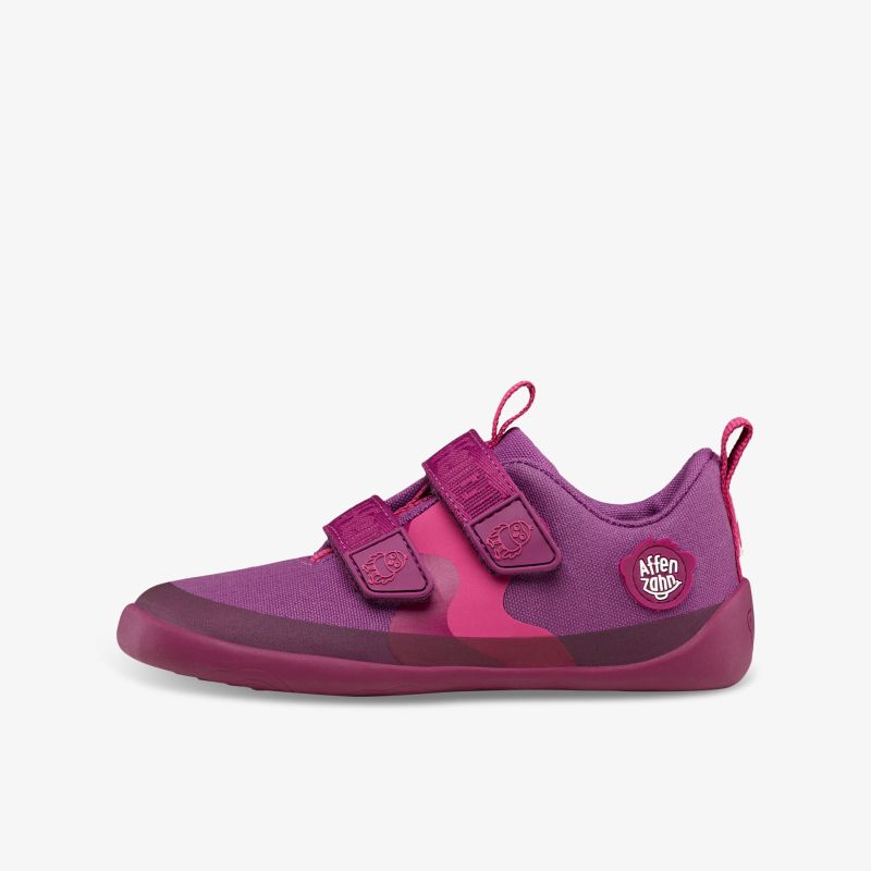 Lila Sportschuh mit Klettverschluss, angenehmer Tragekomfort und moderner Look für den täglichen Einsatz.