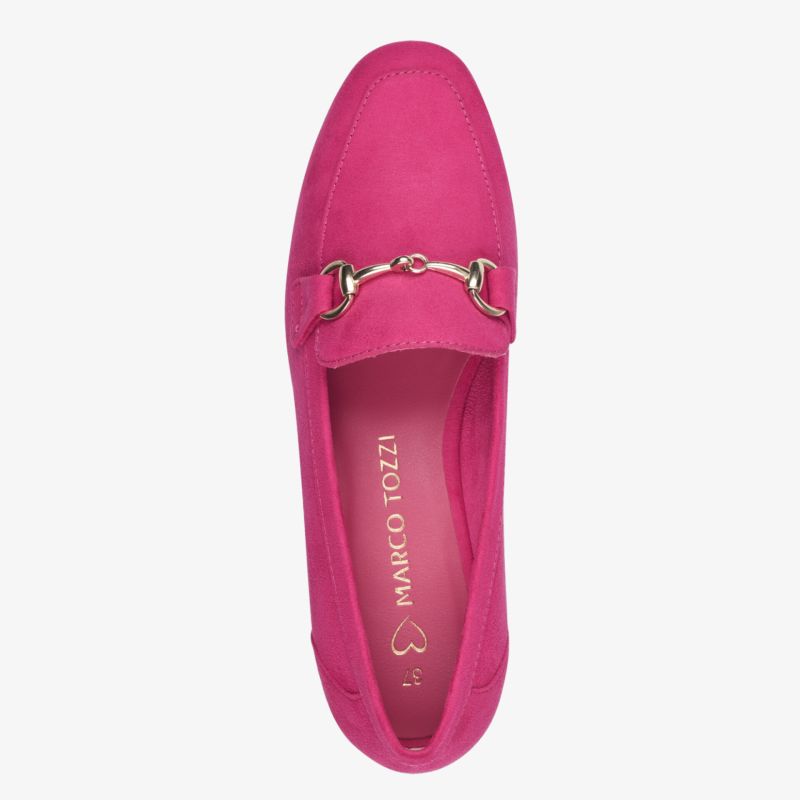 Rosaroter Loafer mit eleganter Metallapplikation, hochwertiges Material und bequemem Schnitt