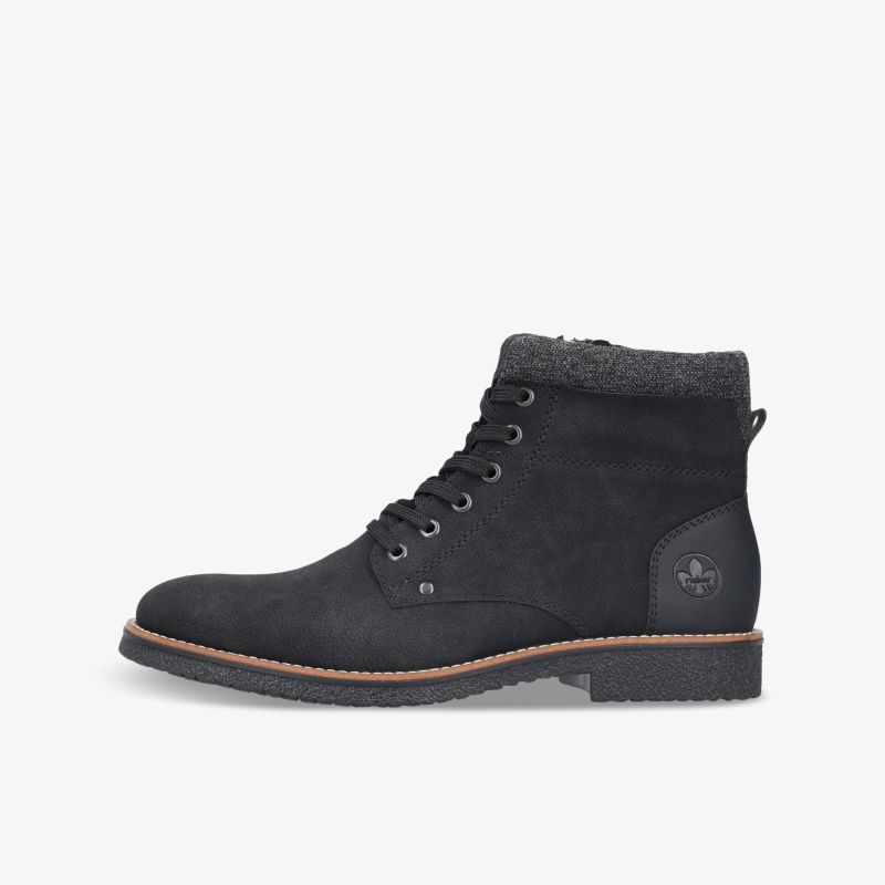 Seitenansicht schwarzer Wildleder-Stiefel mit Schnürung und robuster Sohle, stilvoll und bequem