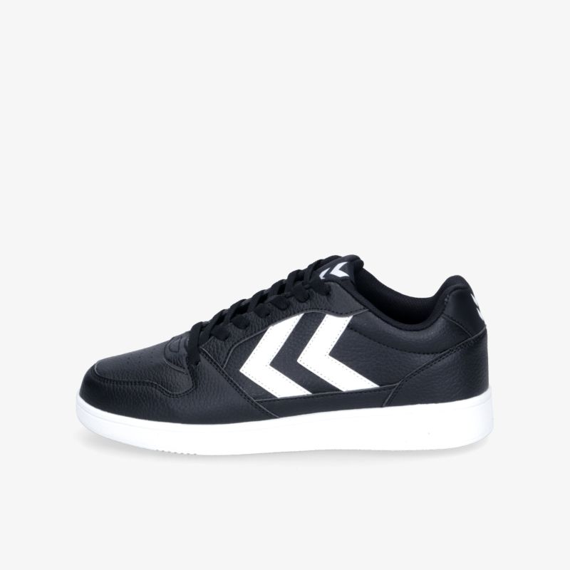 Schwarzer sportlicher Sneaker mit bequemem Schnitt und weißem Logo, langlebige Gummisohle