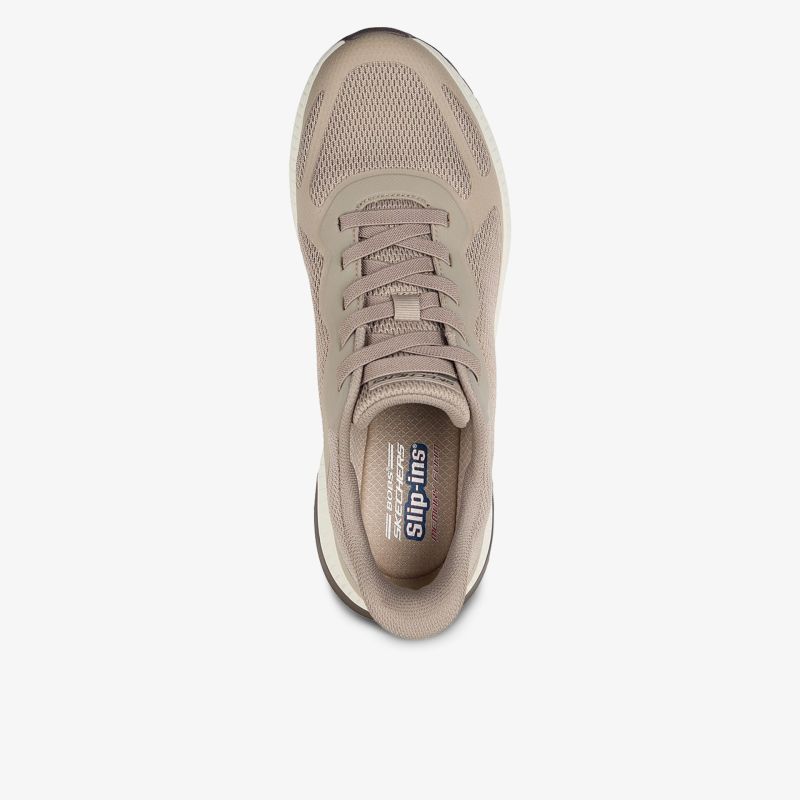 Atmungsaktiver Schuh mit bequemem Design und rutschfester Sohle für optimalen Tragekomfort.