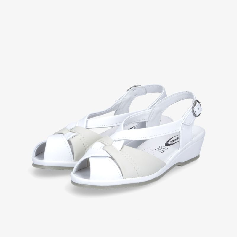 Elegante weiße Sandalen mit Schnallenverschluss und bequemem Keilabsatz für stilvollen Sommerlook.
