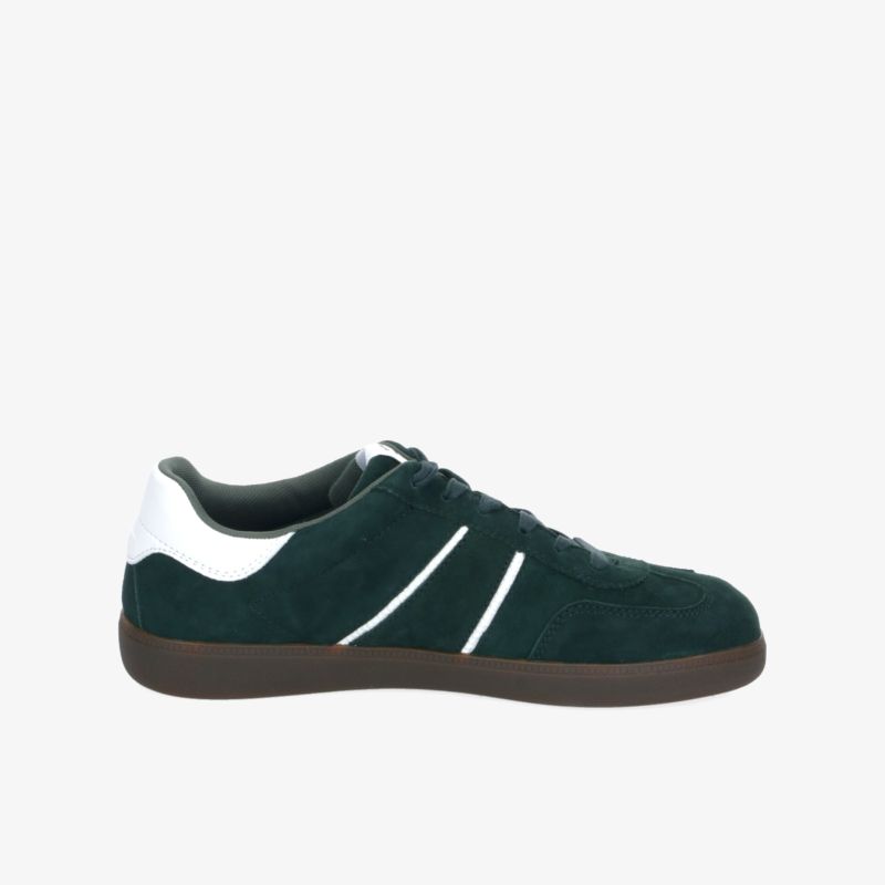 Grüner Sportschuh mit weißem Detail, flexiblem Design und rutschfester Sohle, seitliche Ansicht