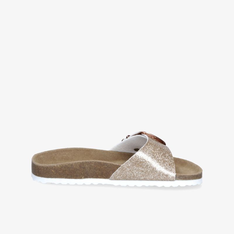 Bequeme Sandale mit metallisch glänzendem Riemen und weicher Sohle für lässigen und modischen Tragekomfort