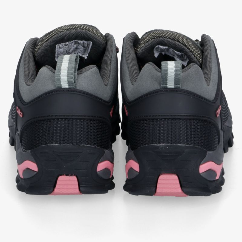 Laufschuhe in Schwarz mit grauen Details und pinken Akzenten, Ansicht von hinten. Komfort und Stil für anspruchsvolle Aktivitäten.