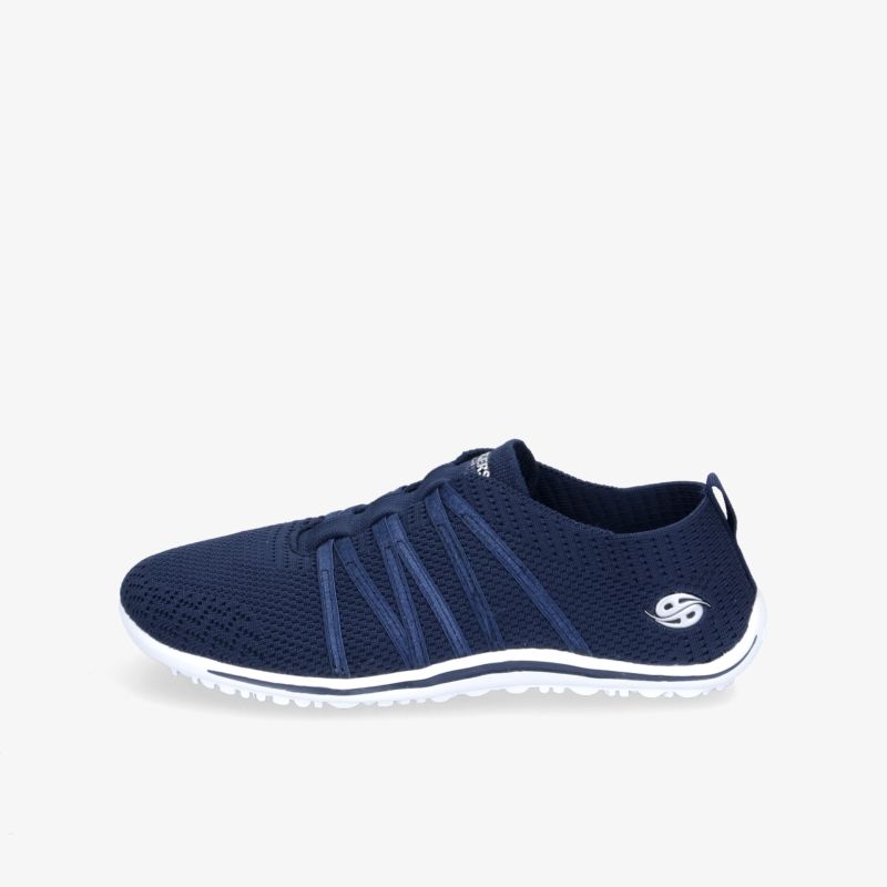 Leichter und flexibler Schuh in Blau mit atmungsaktivem Material und rutschfester Sohle, ideal für sportliche Aktivitäten.