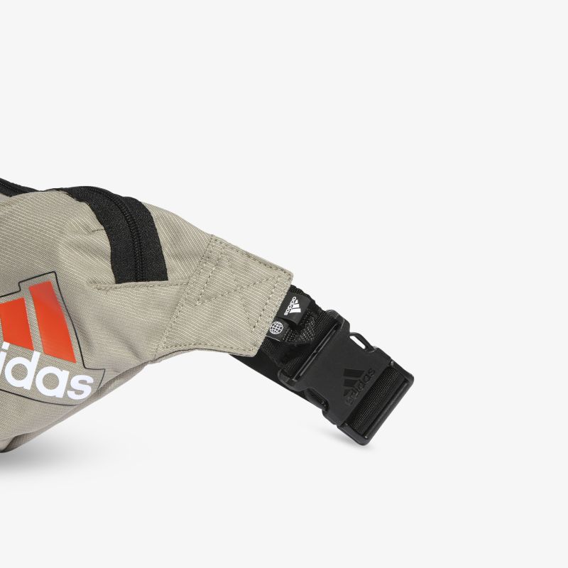 Hochwertige, verstellbare Gürteltasche für sportliche Aktivitäten mit praktischem Clipverschluss.