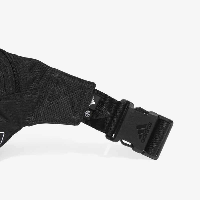 Langlebiger schwarzer Gurt mit robustem Verschluss für sicheren Halt und einfache Anpassung.