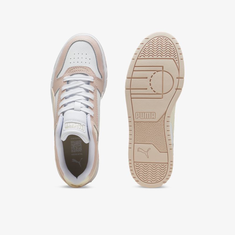 Sportlicher Schuh mit komfortabler Polsterung und robuster Sohle in Draufsicht