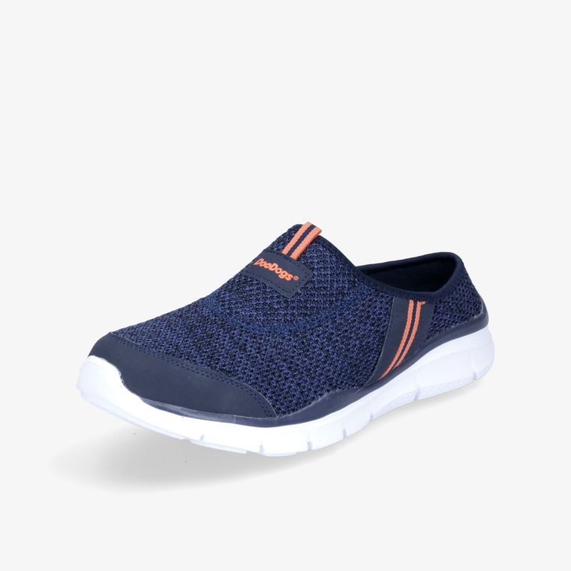 Bequemer Slip-On-Schuh in Dunkelblau mit rutschfester weißer Sohle und modischen Akzenten, ideal für den Alltag.
