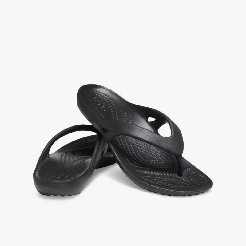 Schwarzes Paar Badelatschen, leicht, komfortabel mit rutschfester Sohle und ergonomischem Design