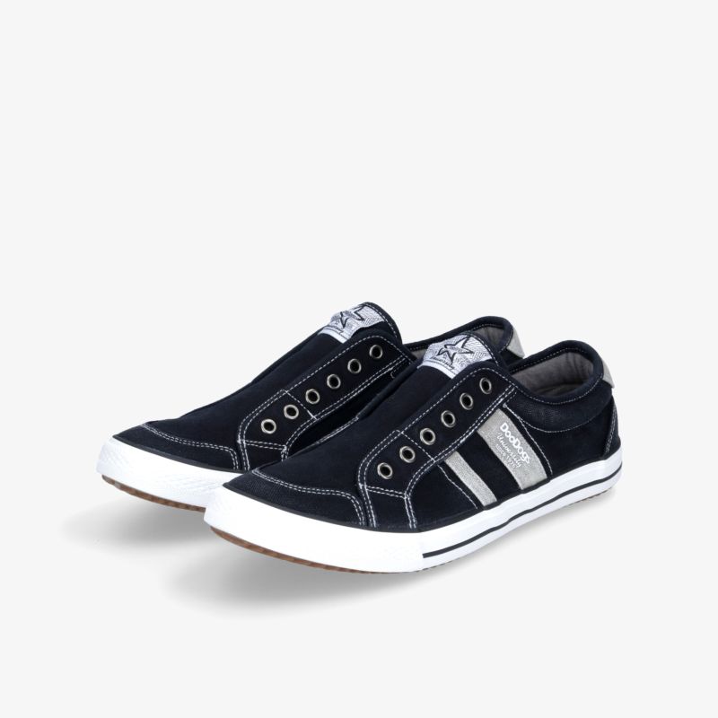 Schwarze Slip-On Sneaker mit weißer Sohle und Zierstreifen für einen modischen, lässigen Look.