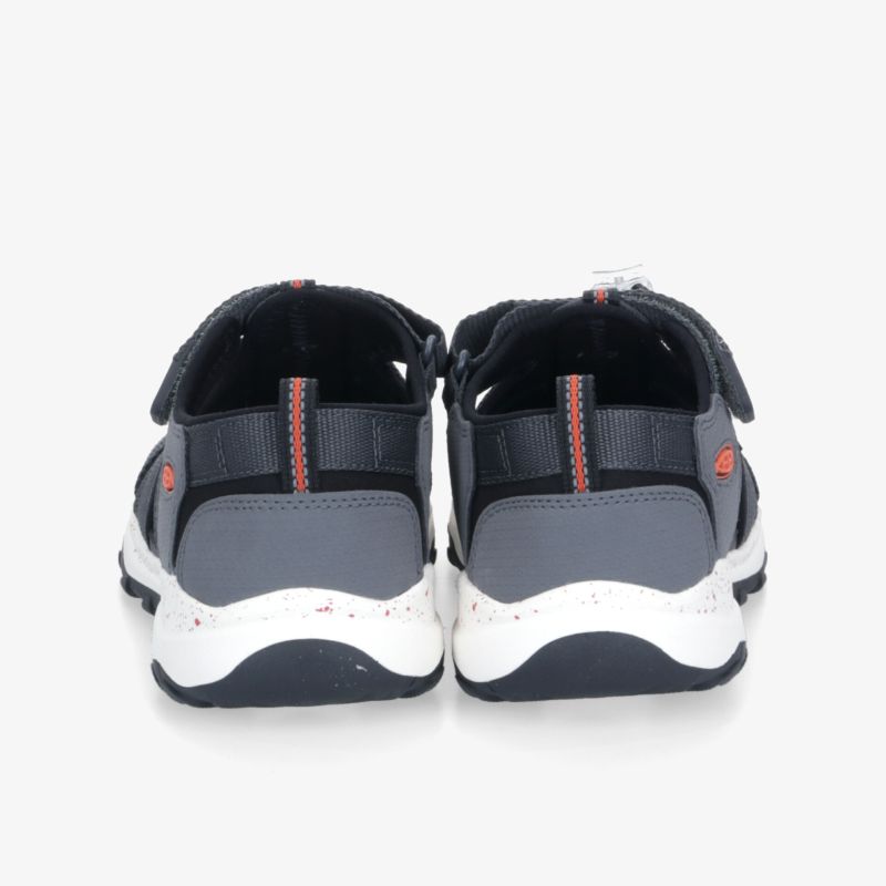 Bequeme und robuste graue Sandalen mit Klettverschluss und rutschfester Sohle, ideal für Outdoor-Aktivitäten.
