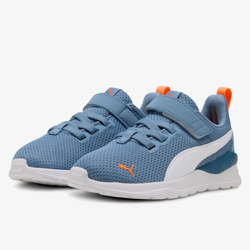 leichter und atmungsaktiver Sportschuh mit gepolsterter Sohle und stabilem Halt in modernem Look