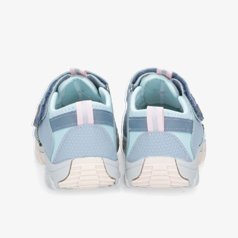 Moderne blaue Sneaker mit bequemem Sitz, ideal für den Alltag und sportliche Aktivitäten.
