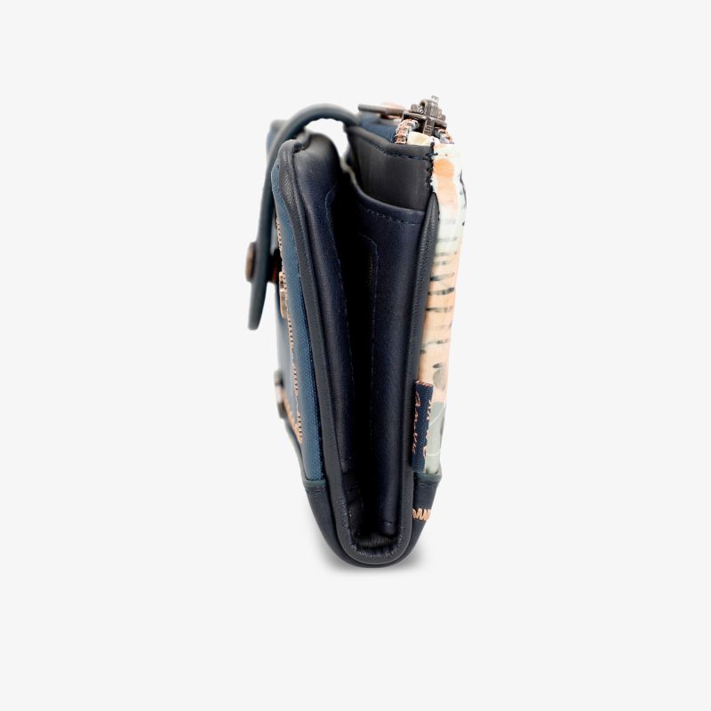 Kompakte, elegante Brieftasche mit stilvoller Seitenansicht und vielseitigen Fächern.