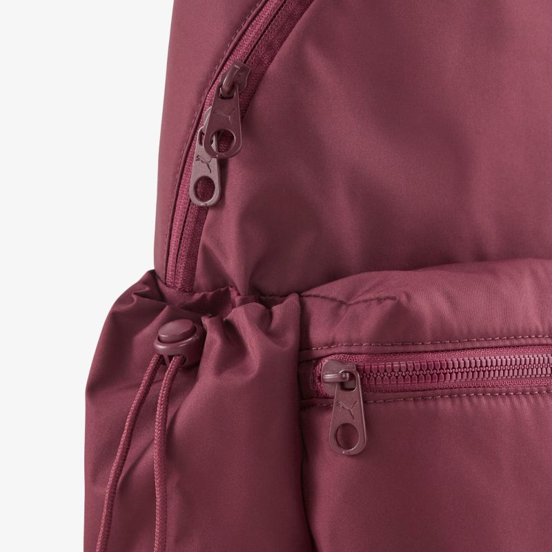 Stylischer Rucksack mit mehreren Reißverschlusstaschen, ideal für den täglichen Gebrauch und maximalen Komfort.
