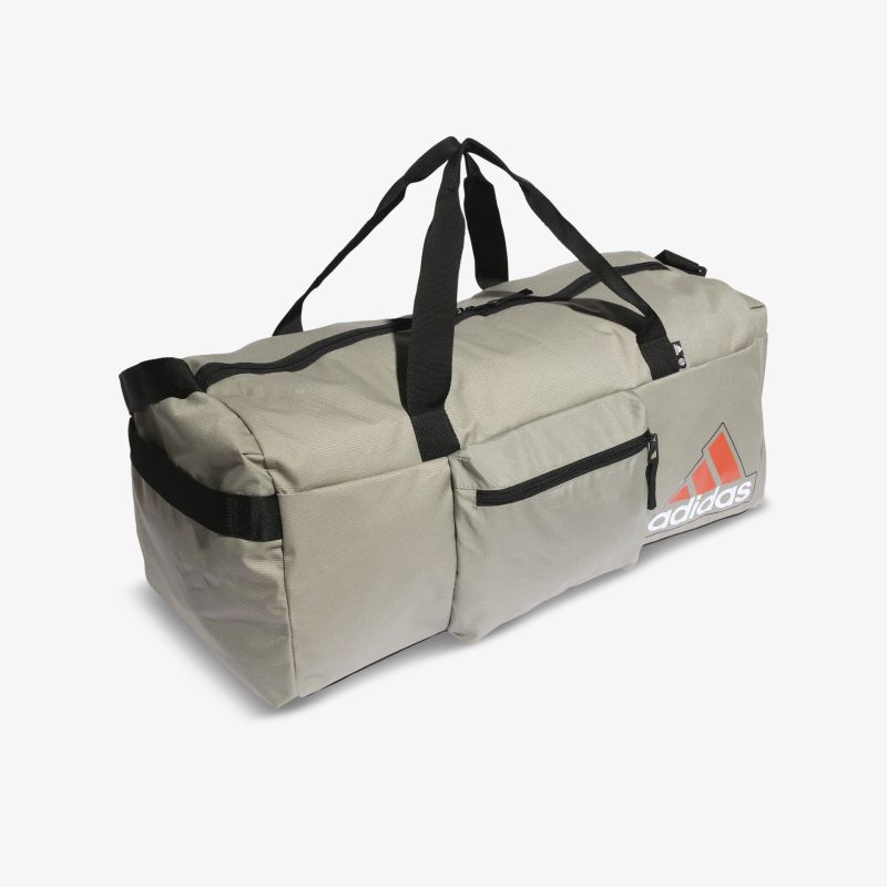 Geräumige und robuste Sporttasche mit praktischen Fächern und langlebigem Design.