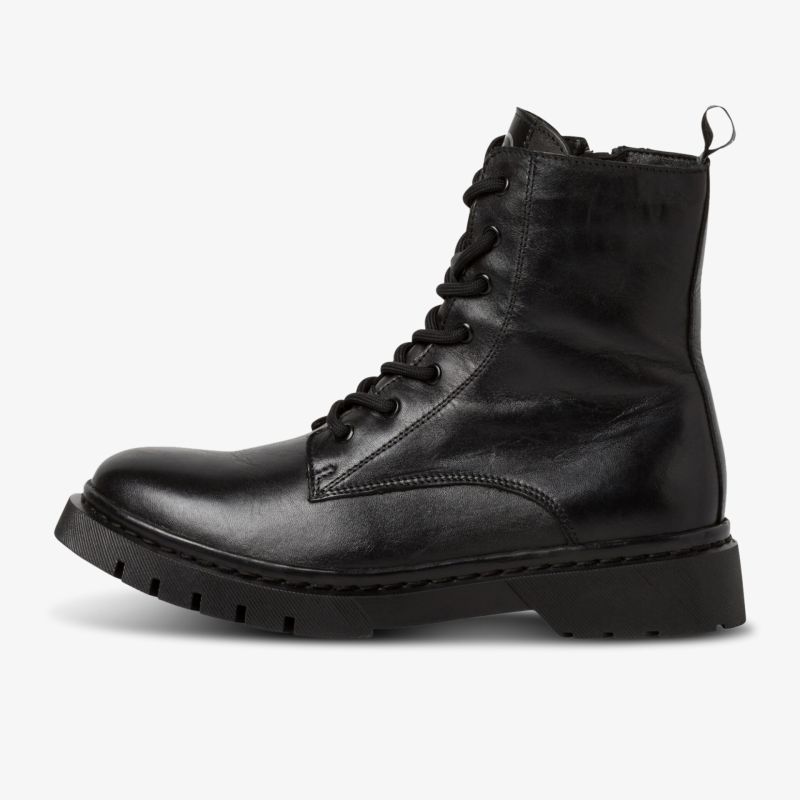 Elegante schwarze Lederstiefel mit robuster Sohle und Schnürsenkeln, ideal für vielseitige Einsatzmöglichkeiten.