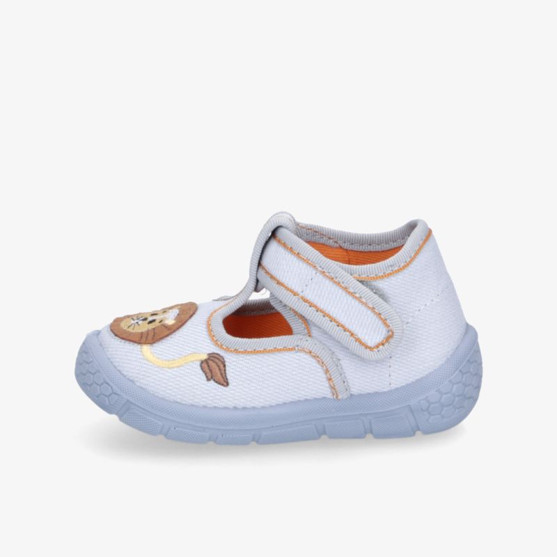 Weißer Kinderhalbschuh mit flexiblem Klettverschluss und rutschfester Sohle, bequem und atmungsaktiv gestaltet
