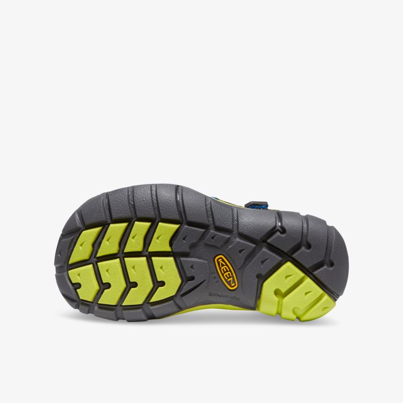 Hochwertige Outdoor-Sohle mit rutschfestem Profil in Schwarz und Grün für optimalen Grip.
