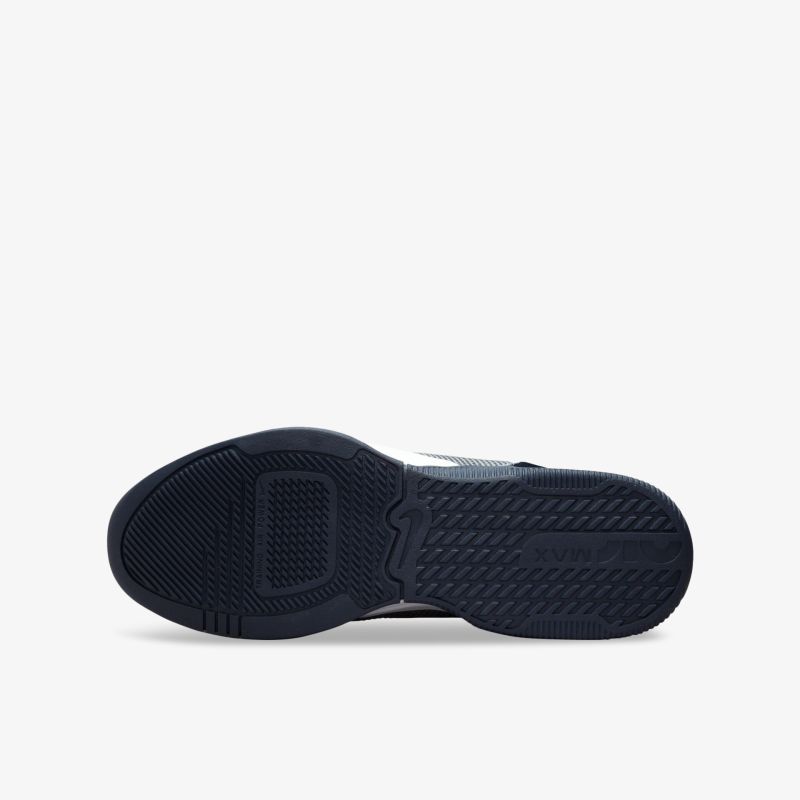 Langlebige Gummisohle mit rutschfestem Profil für maximalen Halt und Komfort.