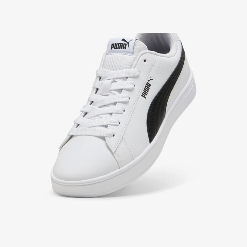 Weißer Puma Sneaker mit modernem Design, bequemer Passform und sportlicher Optik, seitlich mit Schnürung