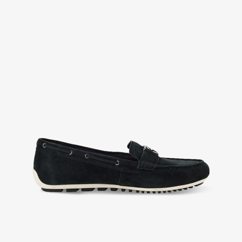 Eleganter schwarzer Loafer mit weichem Material und rutschfester Sohle, ideal für bequemen Tragekomfort und stilvolle Optik